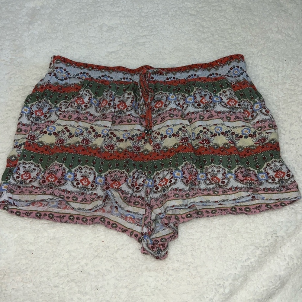 American Eagle pattern shorts